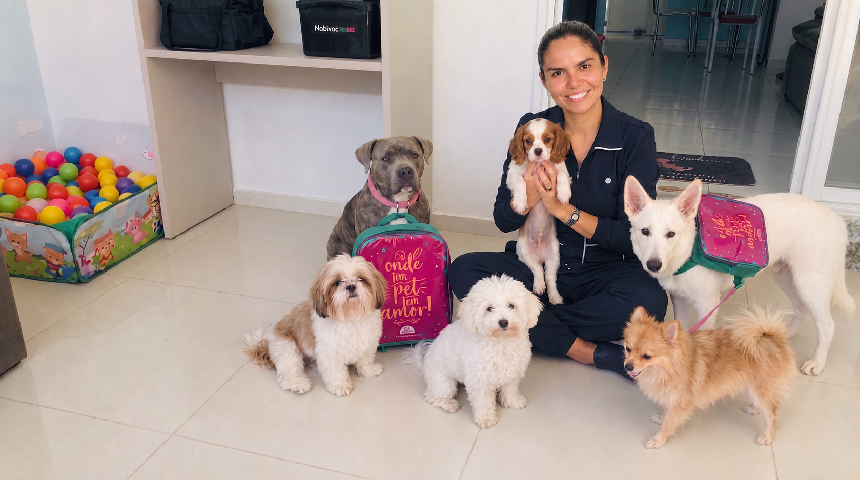 Dra. Elisângela em atendimento domiciliar com pets do Clubinho HomeVet